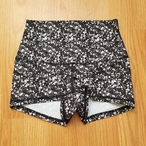 Lululemon 🍋 High Rise Short